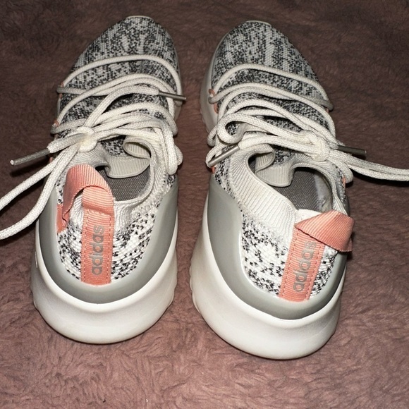 Adidas women’s Ultimamotion Running shoes White Grey cloud foam 9.5 athletic gym - Picture 4 of 9